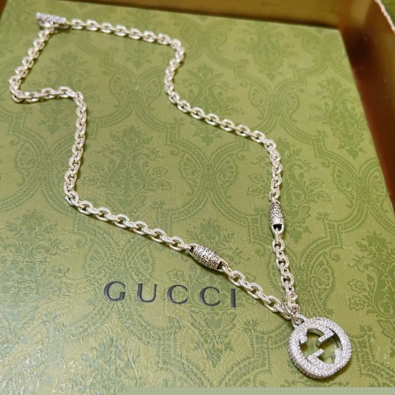 G*u*i necklaces